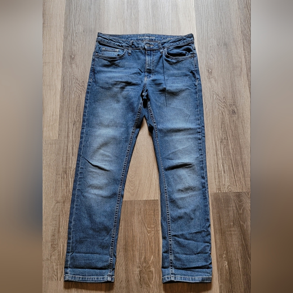 Size 8 Calvin Klein slim boyfriend jeans